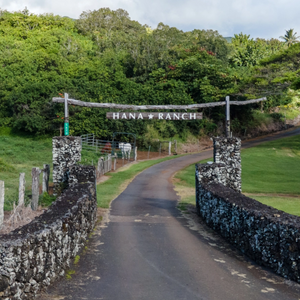 It costs $75M to live next to Oprah in Hawaiʻi